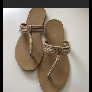 Flat sandals